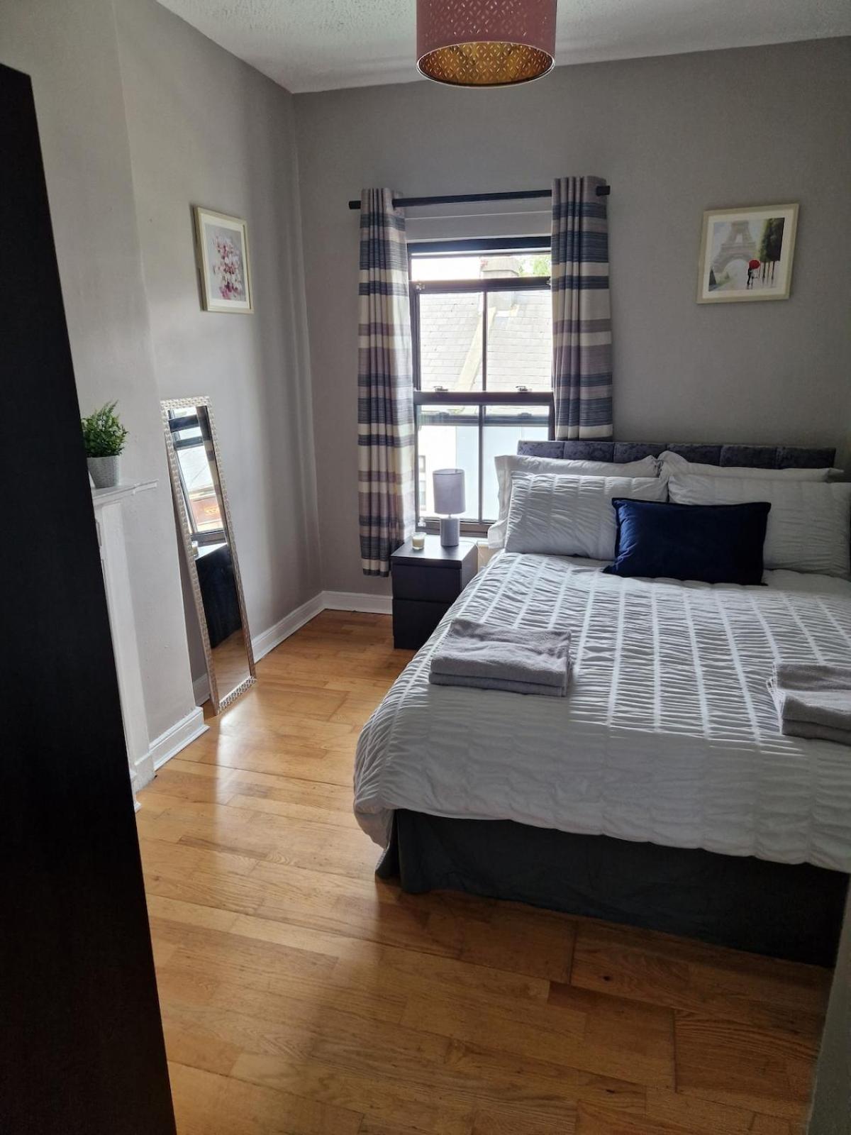 Centre Eyre Square Duplex Townhouse176 Apartment *